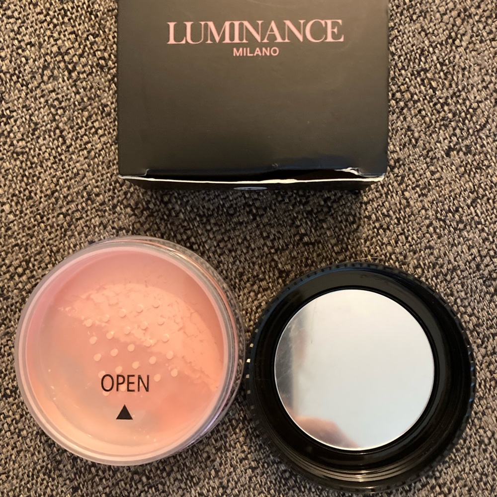 NIB Luminance Milano Blurring Setting Powder - Color Ultra Pink